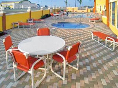 Super 8 By Wyndham Hidalgo/Mcallen Area מראה חיצוני תמונה