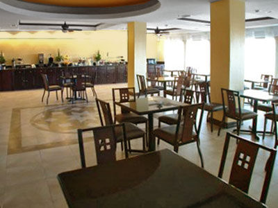 Super 8 By Wyndham Hidalgo/Mcallen Area מראה חיצוני תמונה